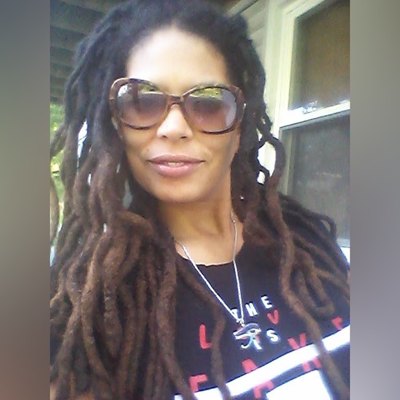 Meet your Posher, A Late Bloomer - Picture 8 of 15